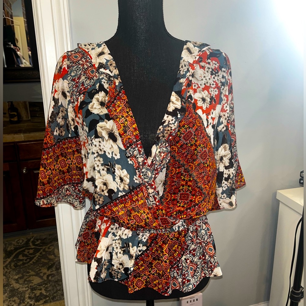 ⭐️NWT BCBG blouse